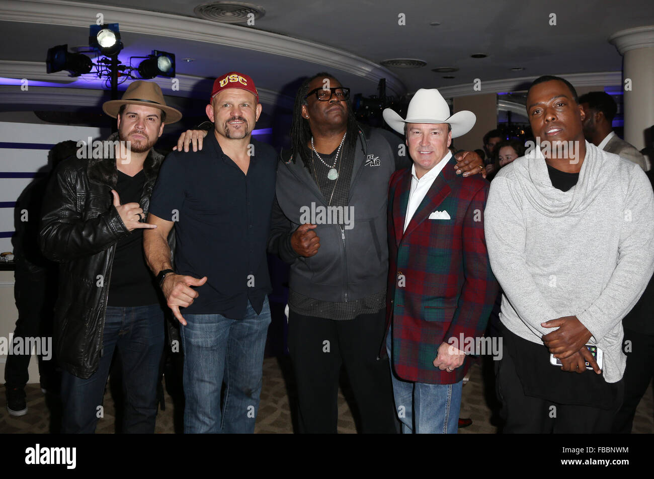 Casper  + NCLUSIVE Winter Wonderland hébergé par Zendaya Musiciens : Dave Osokow, Chuck Liddell, Kazembe Ajamu Coleman, Gagné-G Bruny Où : Los Angeles, California, United States Quand : 13 déc 2015 Banque D'Images