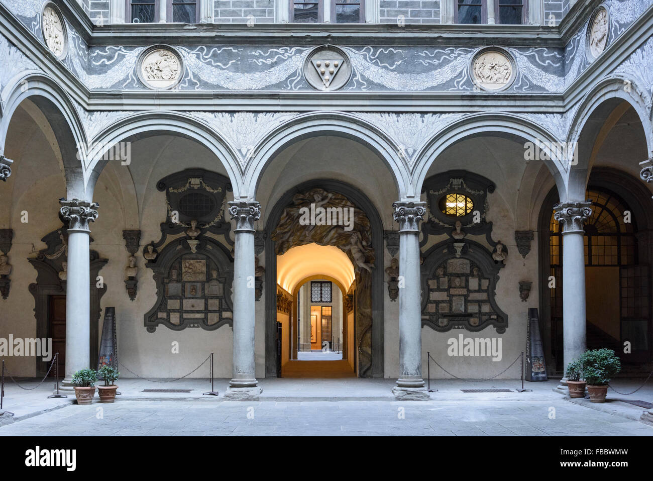 Florence. L'Italie. Palazzo Medici Riccardi, cour intérieure, conçu par Michelozzo di Bartolomeo, 1444-1484. Banque D'Images