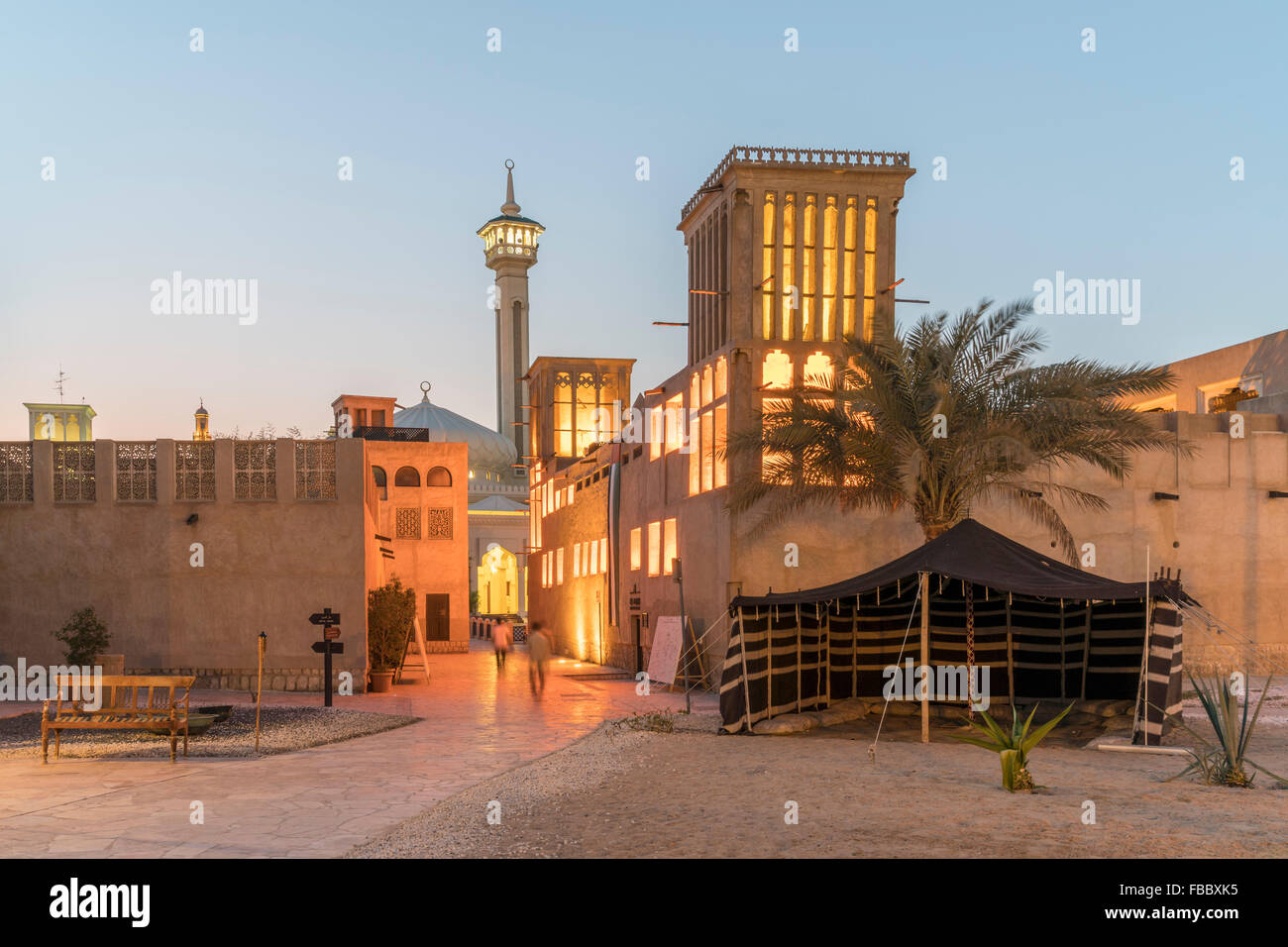Vue en soirée de Bastakiya Al Fahidi au patrimoine traditionnel salon à Dubaï Émirats Arabes Unis Banque D'Images