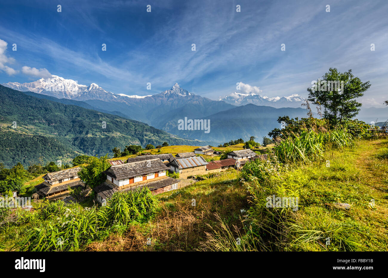 Village népalais dans l'Himalaya, près de Pokhara au Népal Banque D'Images