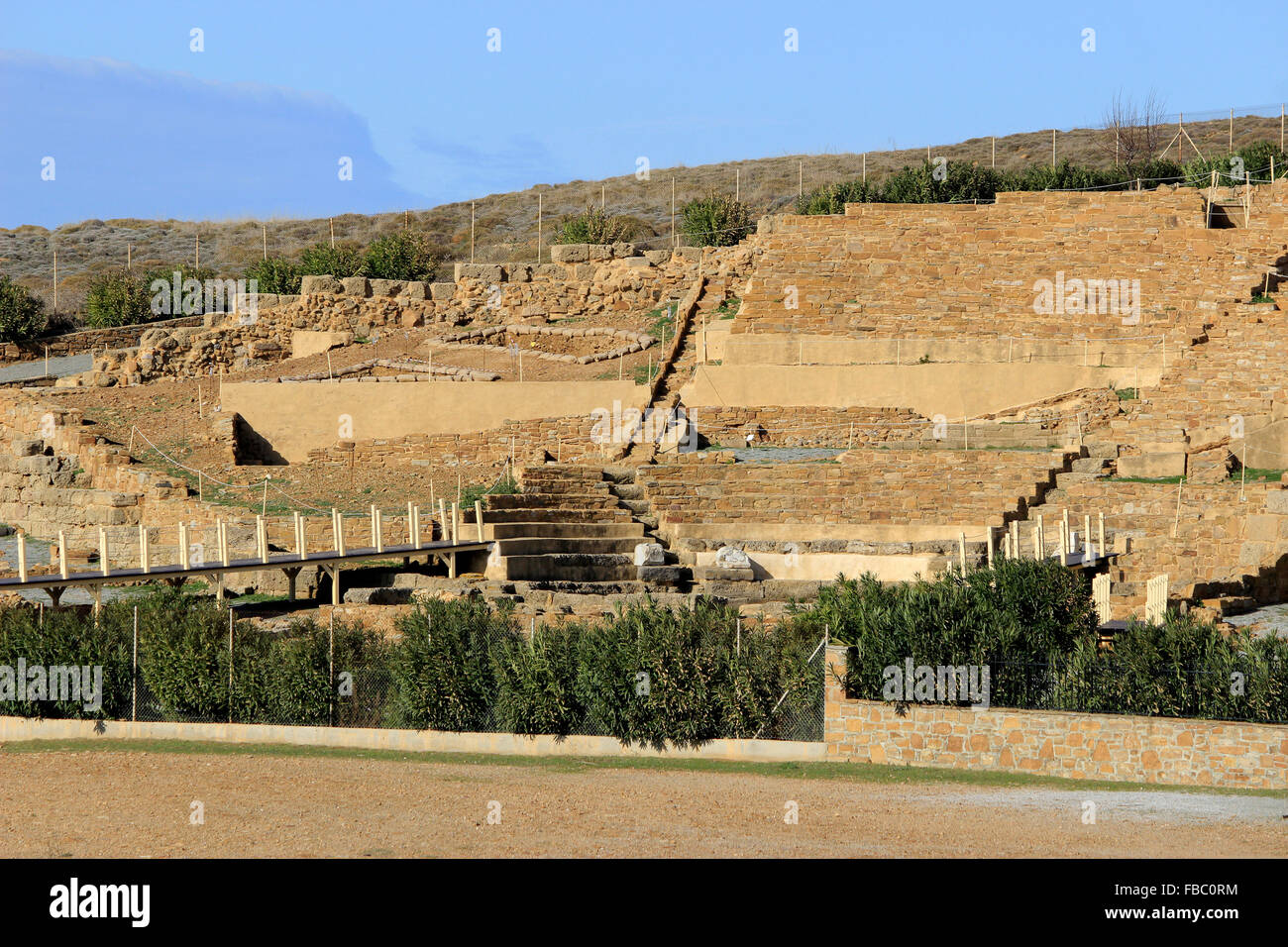L'ancien amphithéâtre / Ifestia Ifesteia de théâtre (ou d'Hephaistia) détails architecturaux vue large. L'île de Lemnos, Grèce Banque D'Images