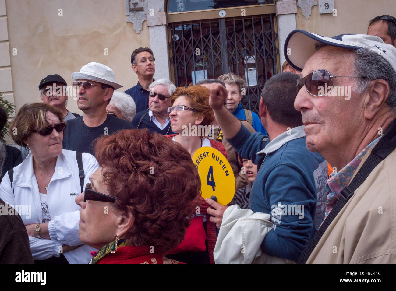 Les passagers des navires de croisière sur un voyage de jour à Taormina en Sicile Banque D'Images