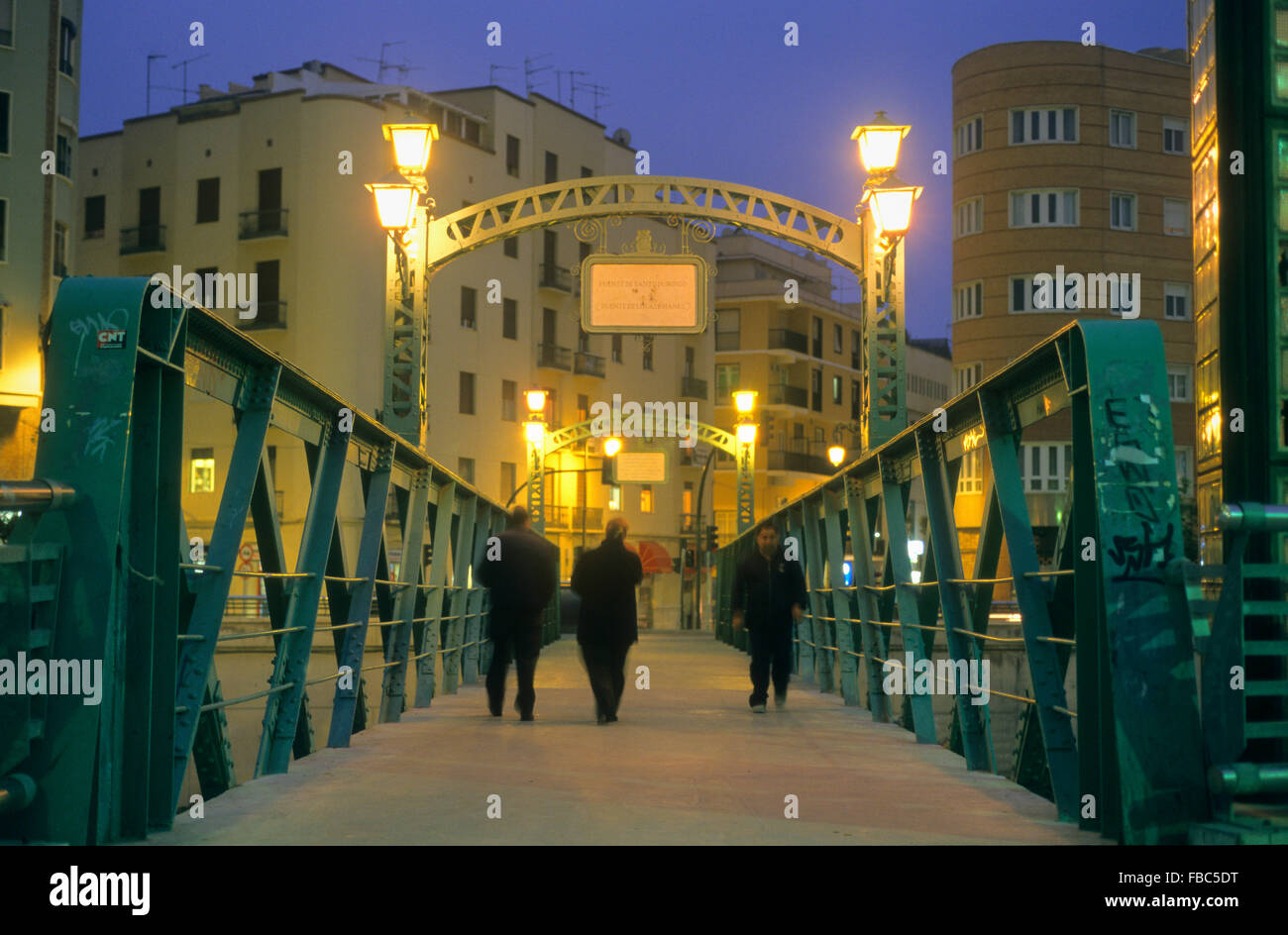Malaga.L'Andalousie. Espagne : Pont de Saint-domingue. dans la rivière Guadalmedina Banque D'Images