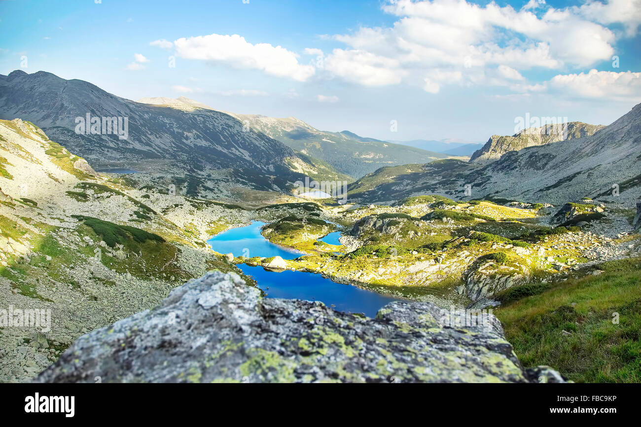Beau paysage de lacs de montagne.Vue panoramique sur les montagnes des Carpates Banque D'Images