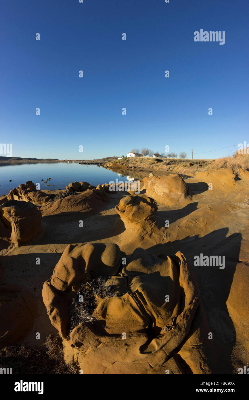 Vue rapprochée de l'érosion géologique abstrait paysage sur la mer et littoral. Kotsinas L'île de Limnos, Grèce. Banque D'Images