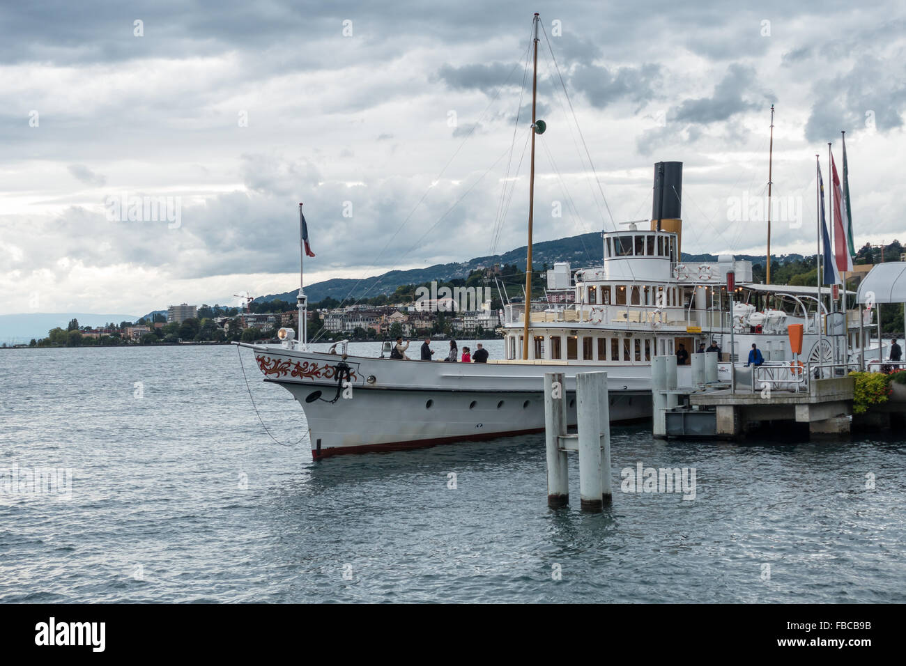 Les gens à bord d'un ferry sur le Lac Léman à Montreux en Suisse Banque D'Images