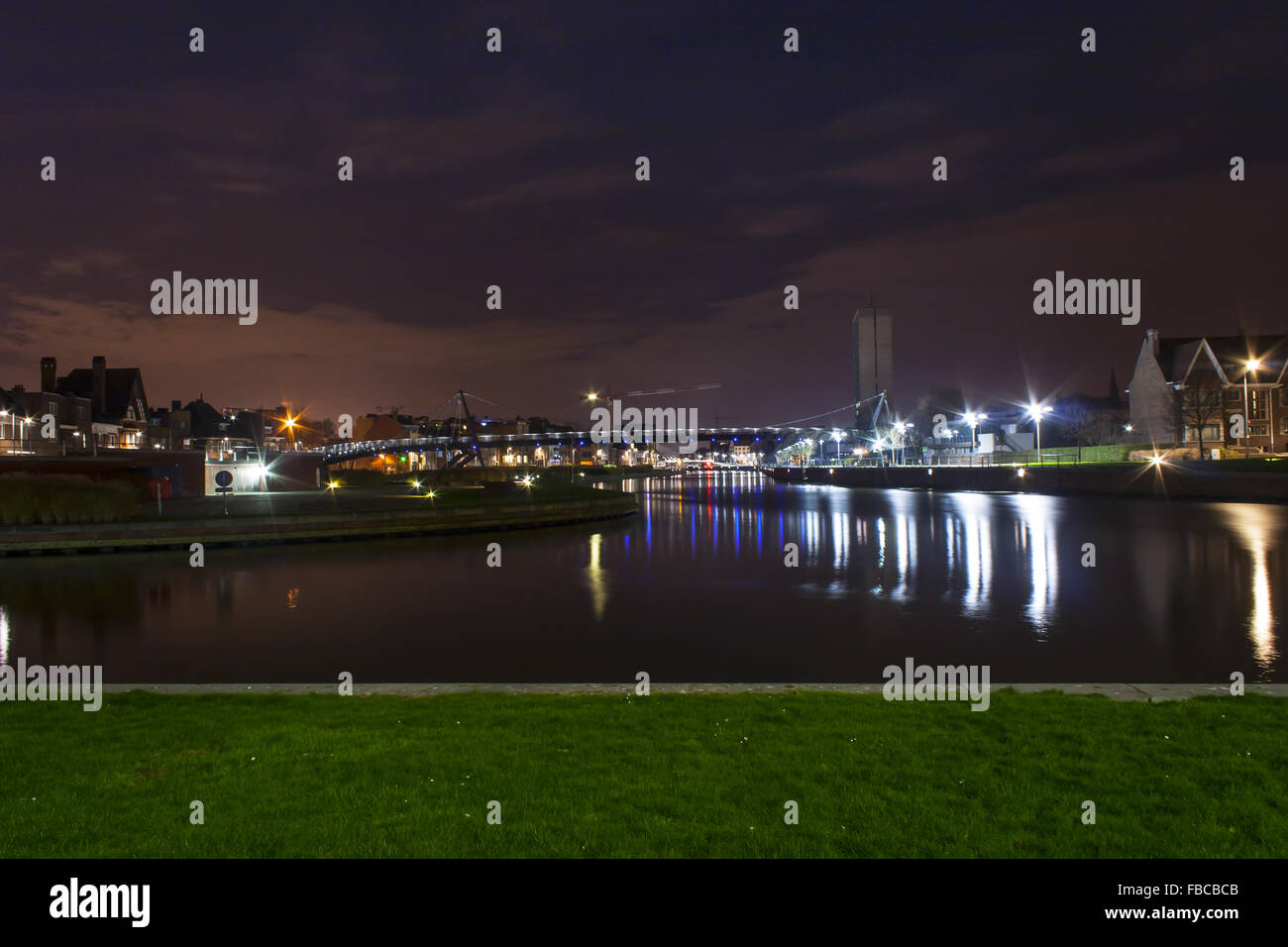 Paysage avec de l'eau dans la ville de Courtrai Belgique Banque D'Images