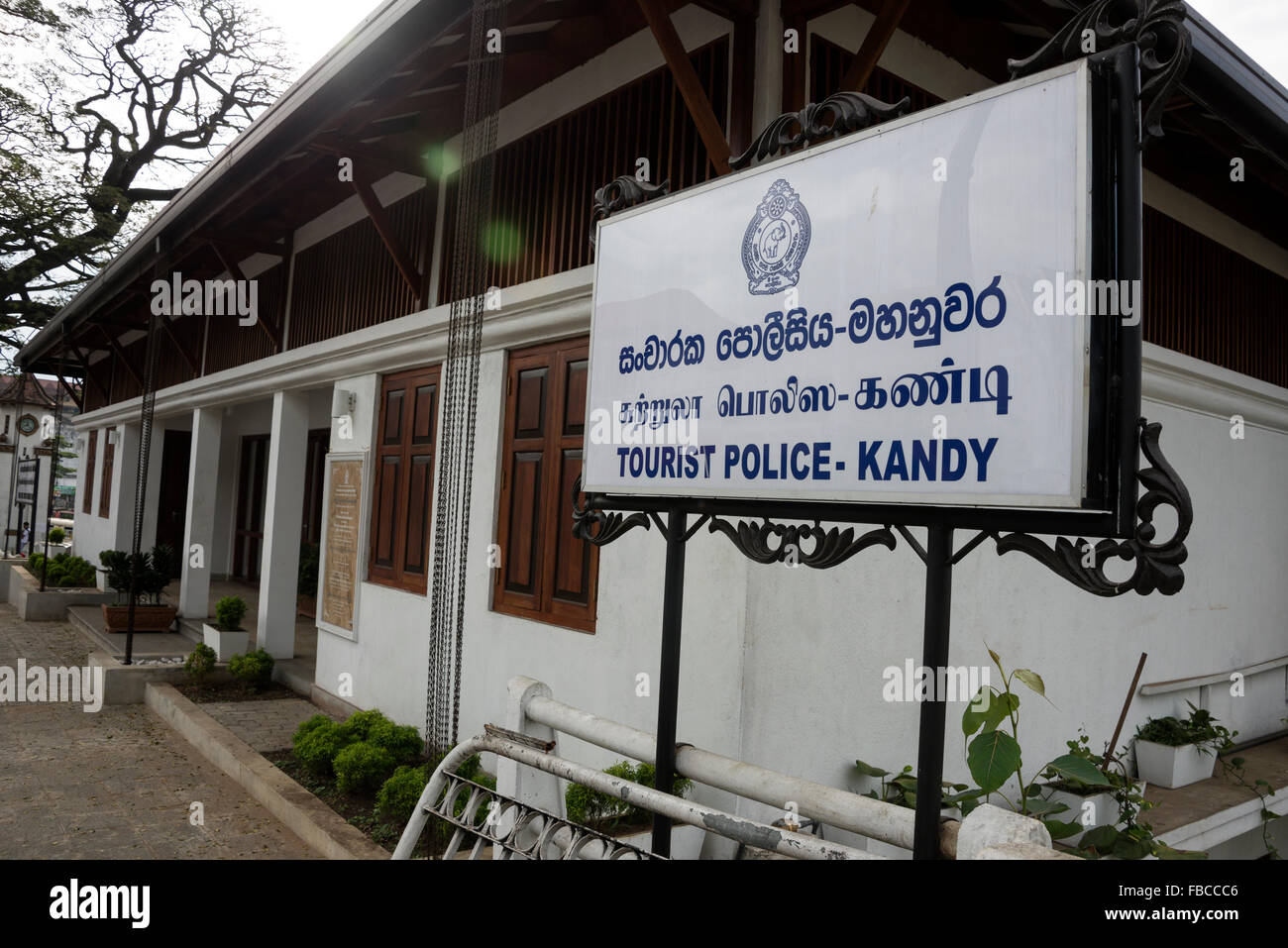 La police touristique de Kandy & Tourist Information Centre à Peradeniya Road, Kandy, Sri Lanka Banque D'Images