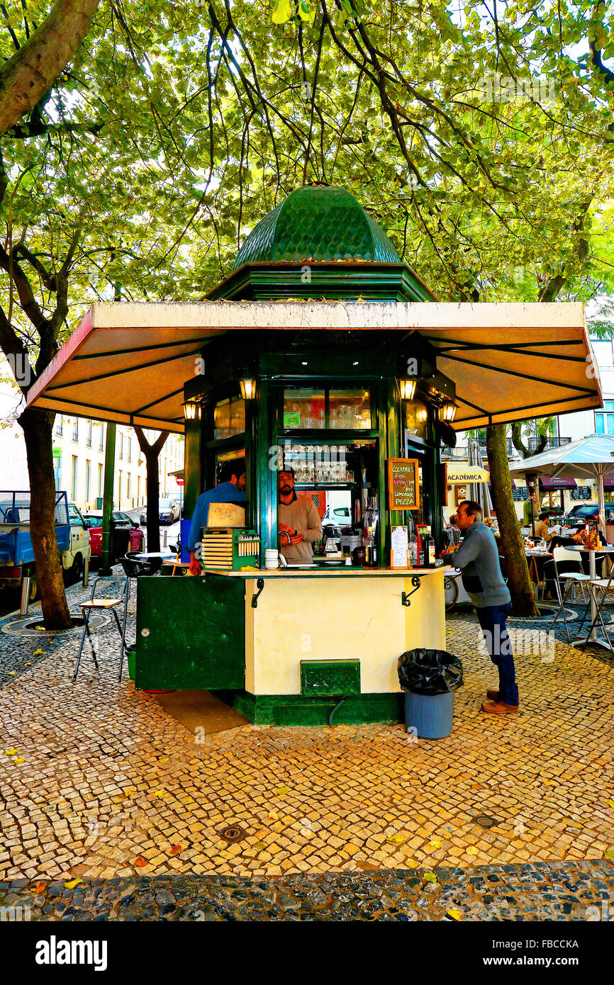 Kiosque lisbonne Banque de photographies et d’images à haute résolution ...