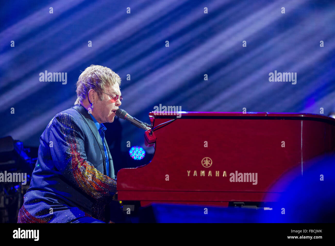 Elton John en concert Banque D'Images