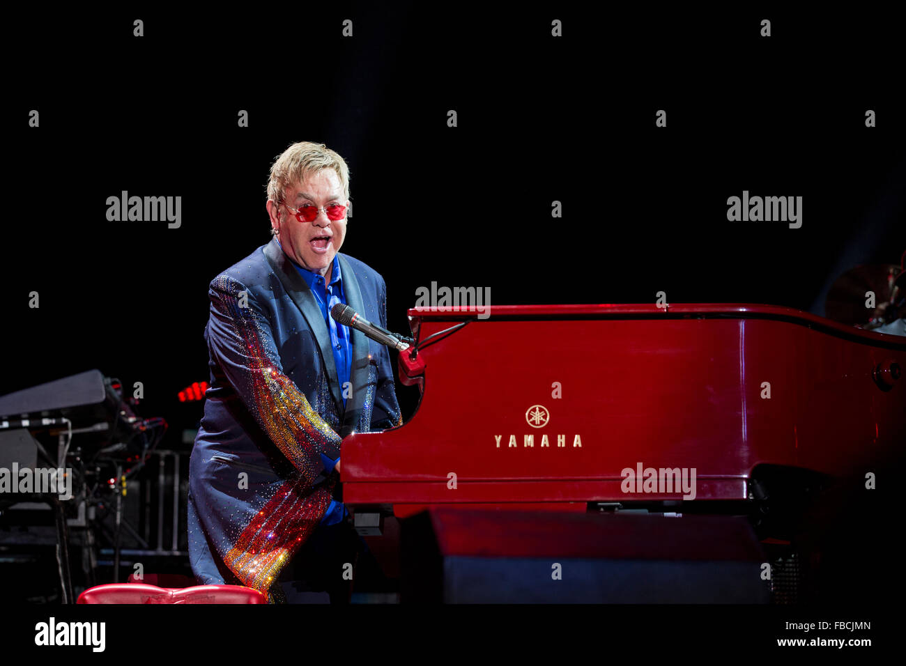 Elton John en concert Banque D'Images