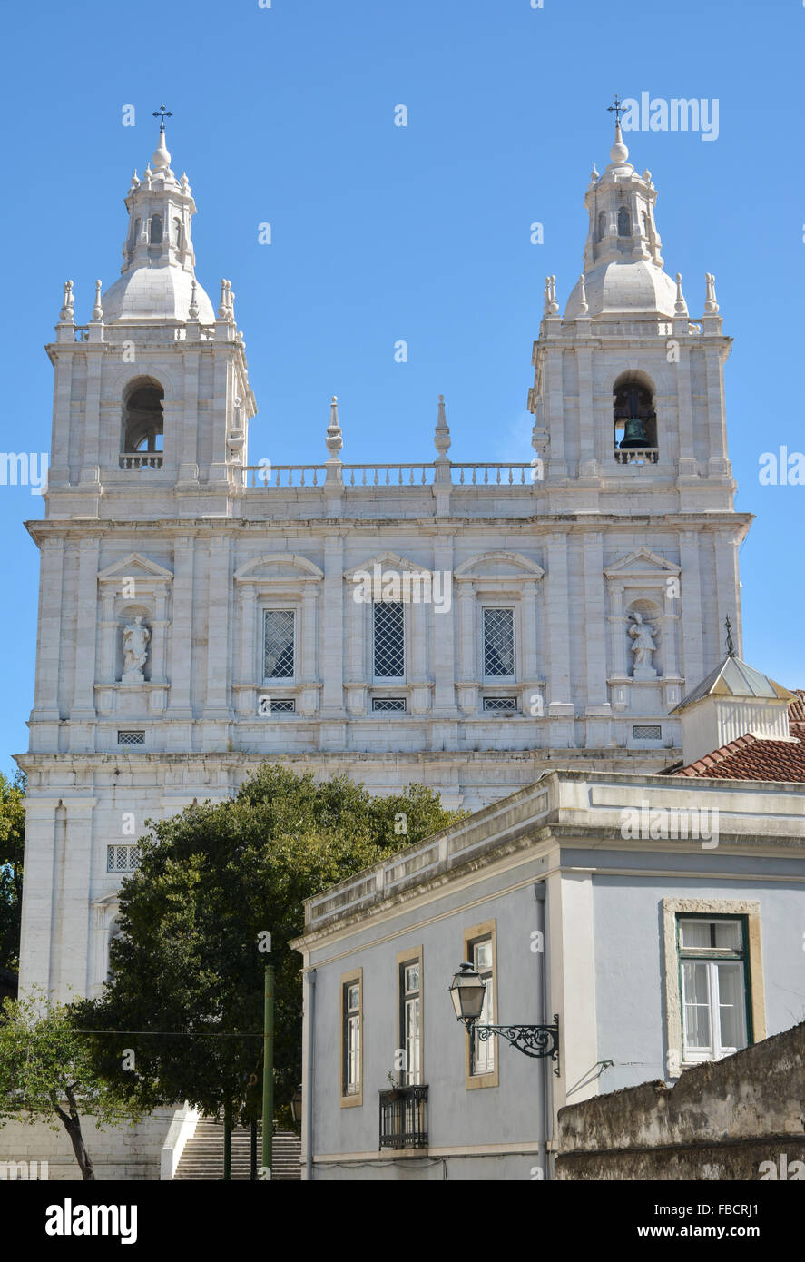 Belle façade de monastère de Saint Vincent avec ses deux beffroi typique Banque D'Images