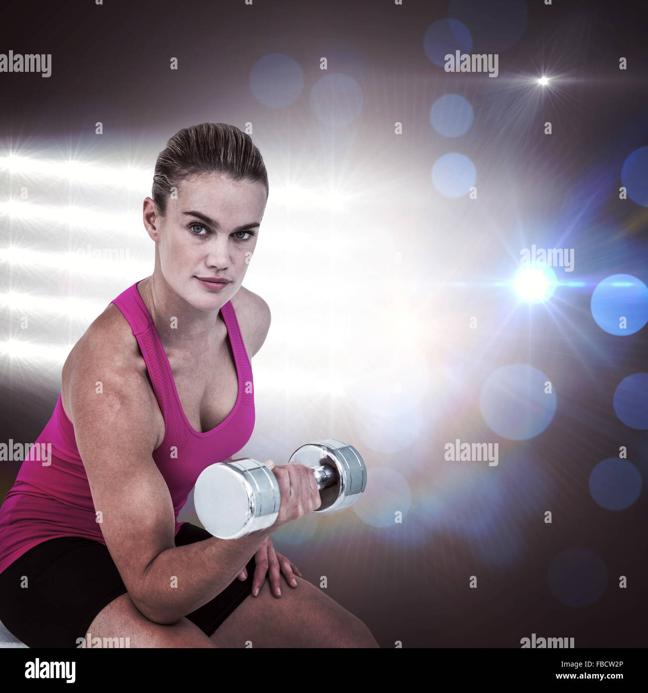 Image composite de la femme l'entraînement avec haltères courtes Banque D'Images