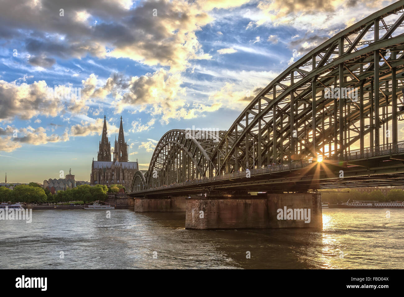 Coucher du soleil à ville de Cologne - Allemagne Banque D'Images