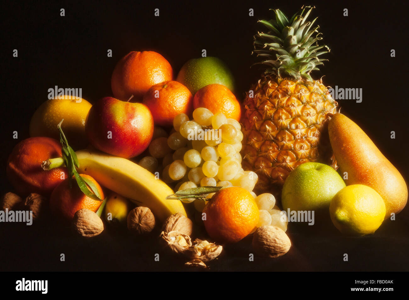 Fruits, nature morte, fond noir Banque D'Images