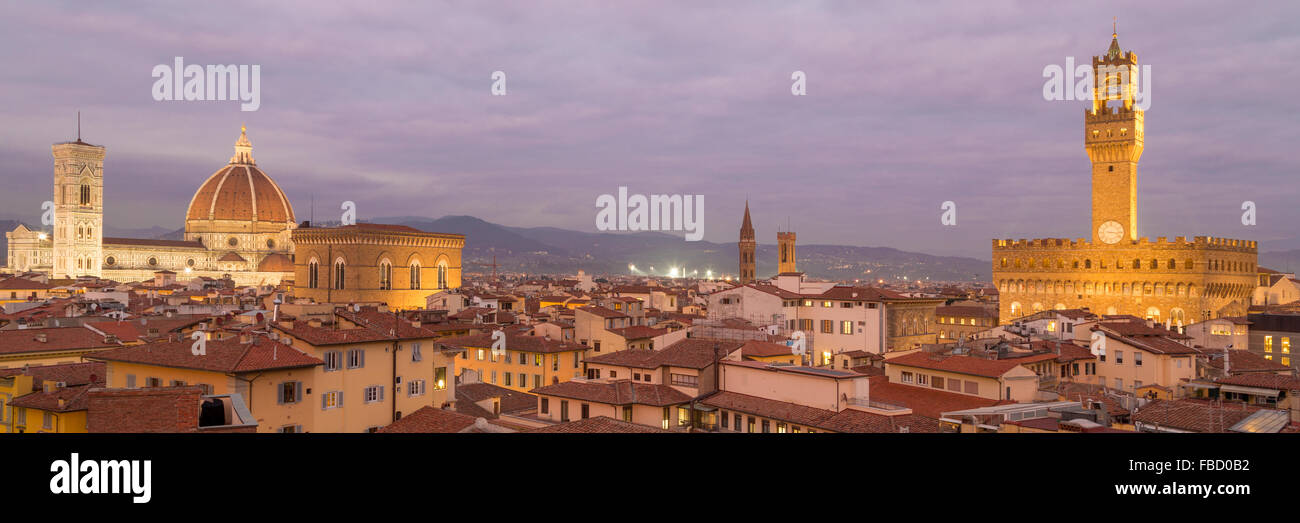 La cathédrale de Florence et le Palazzo Vecchio au crépuscule, centre historique, Florence, Toscane, Italie Banque D'Images