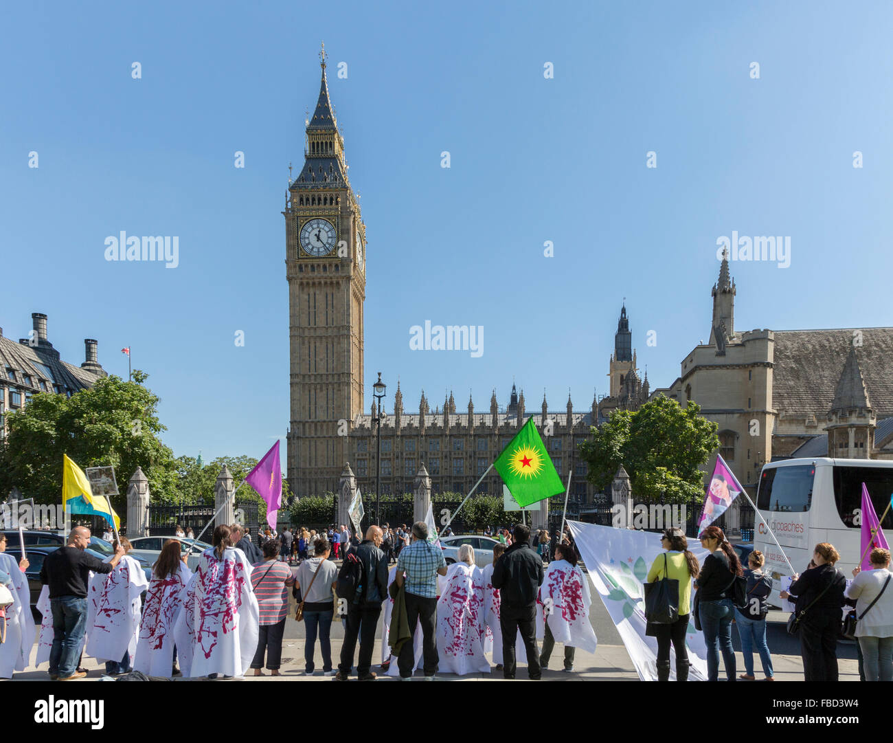 Manifestation devant le Palais de Westminster avec Big Ben, London, Royaume-Uni Banque D'Images