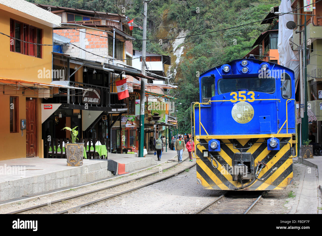 Peru Rail Train à Mach Picchu Pueblo Banque D'Images
