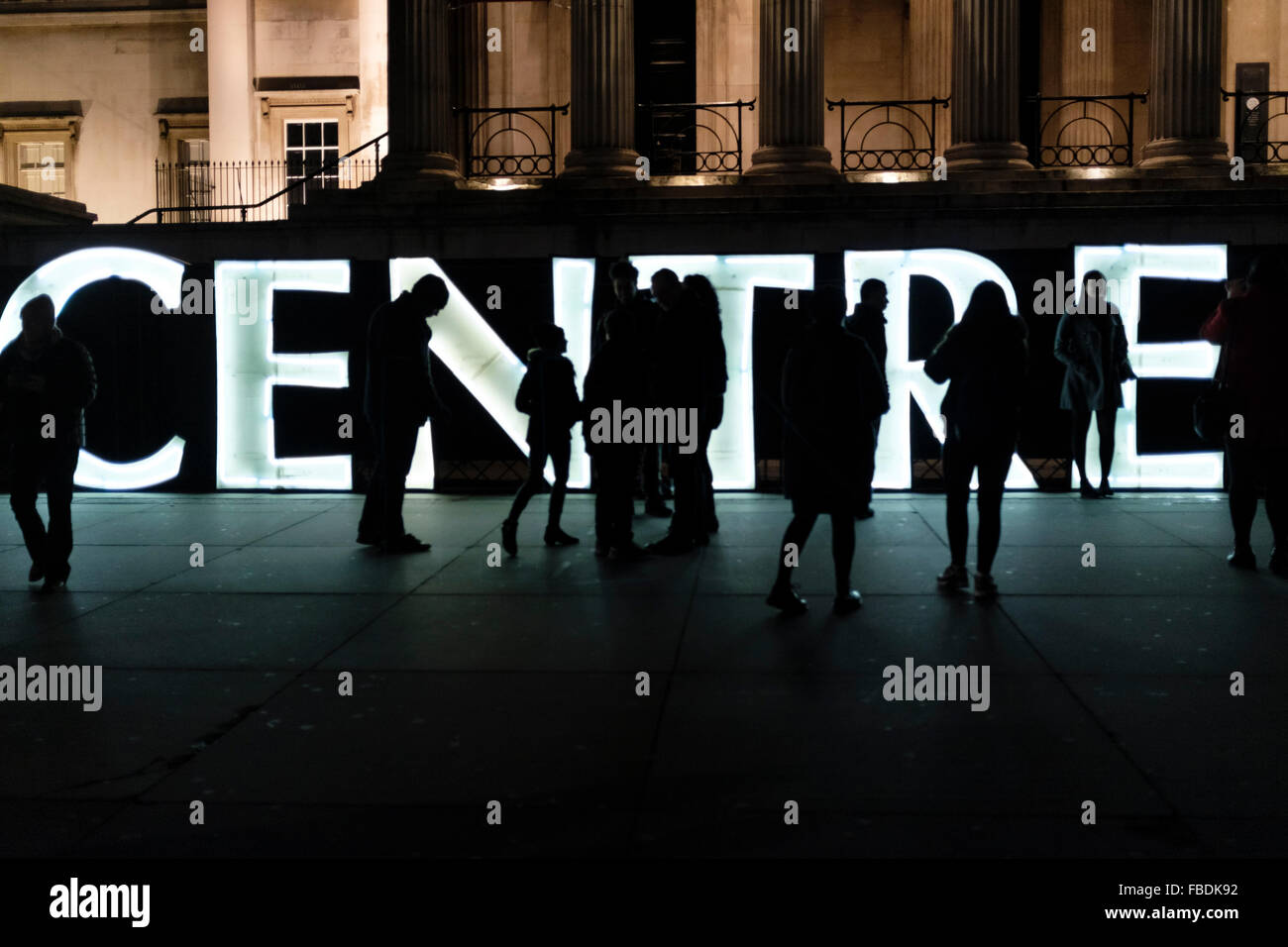 Le panneau lumineux original du bâtiment Centre point, symbole emblématique de Londres des années 60 exposé lors de Lumiere Londres, un nouveau festival de lumière dans le centre de Londres. Le festival, qui présente plus de trente installations par des artistes internationaux renommés, a eu lieu entre le 14-17 janvier 2016. Banque D'Images