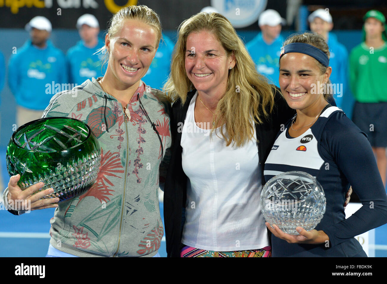 Sydney, Australie. 15 janvier, 2016. Vainqueur Svetlana Kuznetsova (RUS), Arantxa Sanchez Vicario et runner up Monica Puig (PUR) après la journée finale sur 6 à l'Apia Sydney International. Kznetsova remporte la finale 6-0, 6-2. Credit : Action Plus Sport Images/Alamy Live News Banque D'Images