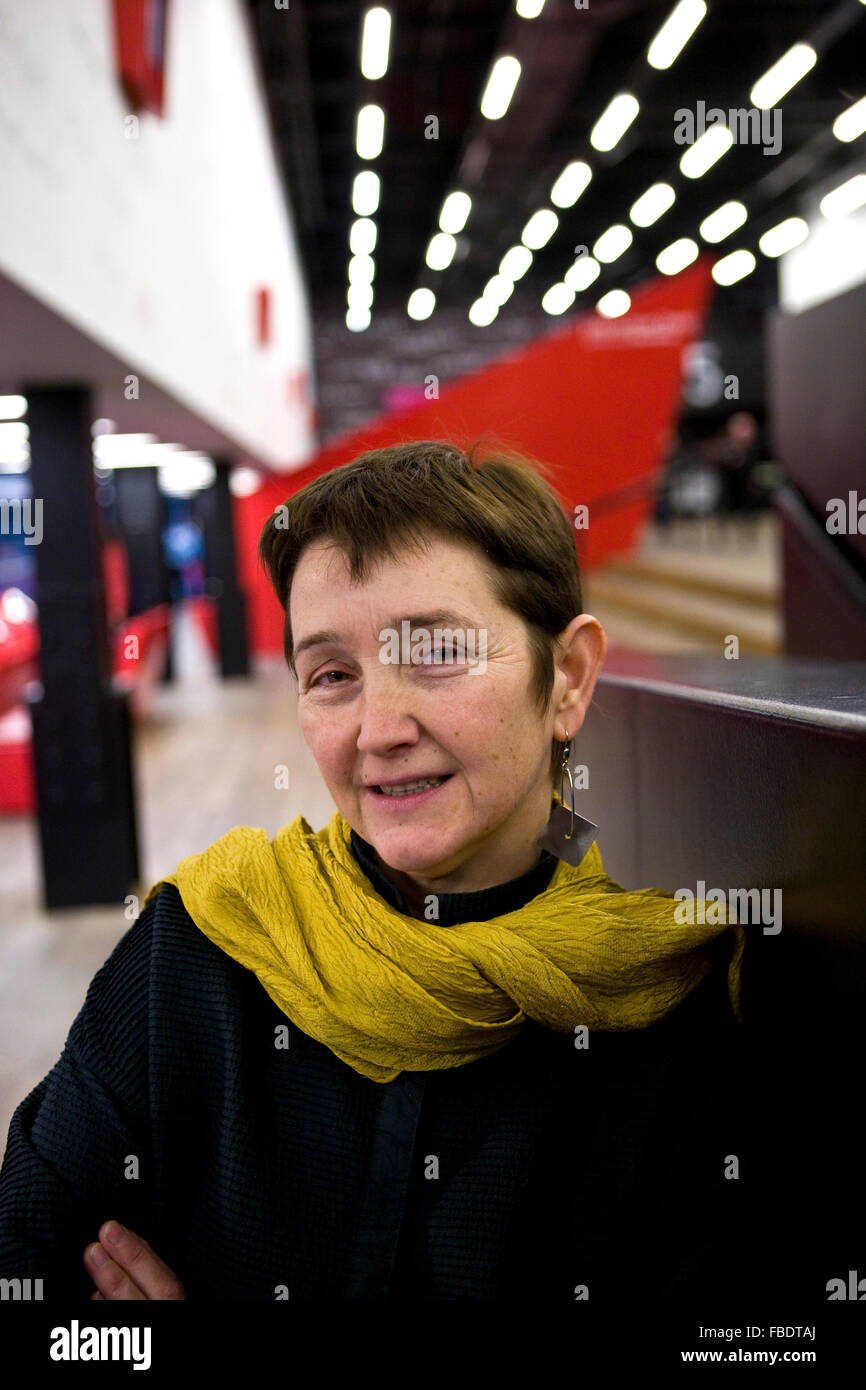 PHOTO : Frances Morris a été annoncé aujourd'hui que le nouveau directeur de la Tate Modern. Elle a posé pour ces photos à la Tate Modern de Londres, le 9 février 2010. Crédit : David Levenson/Alamy Live News Banque D'Images