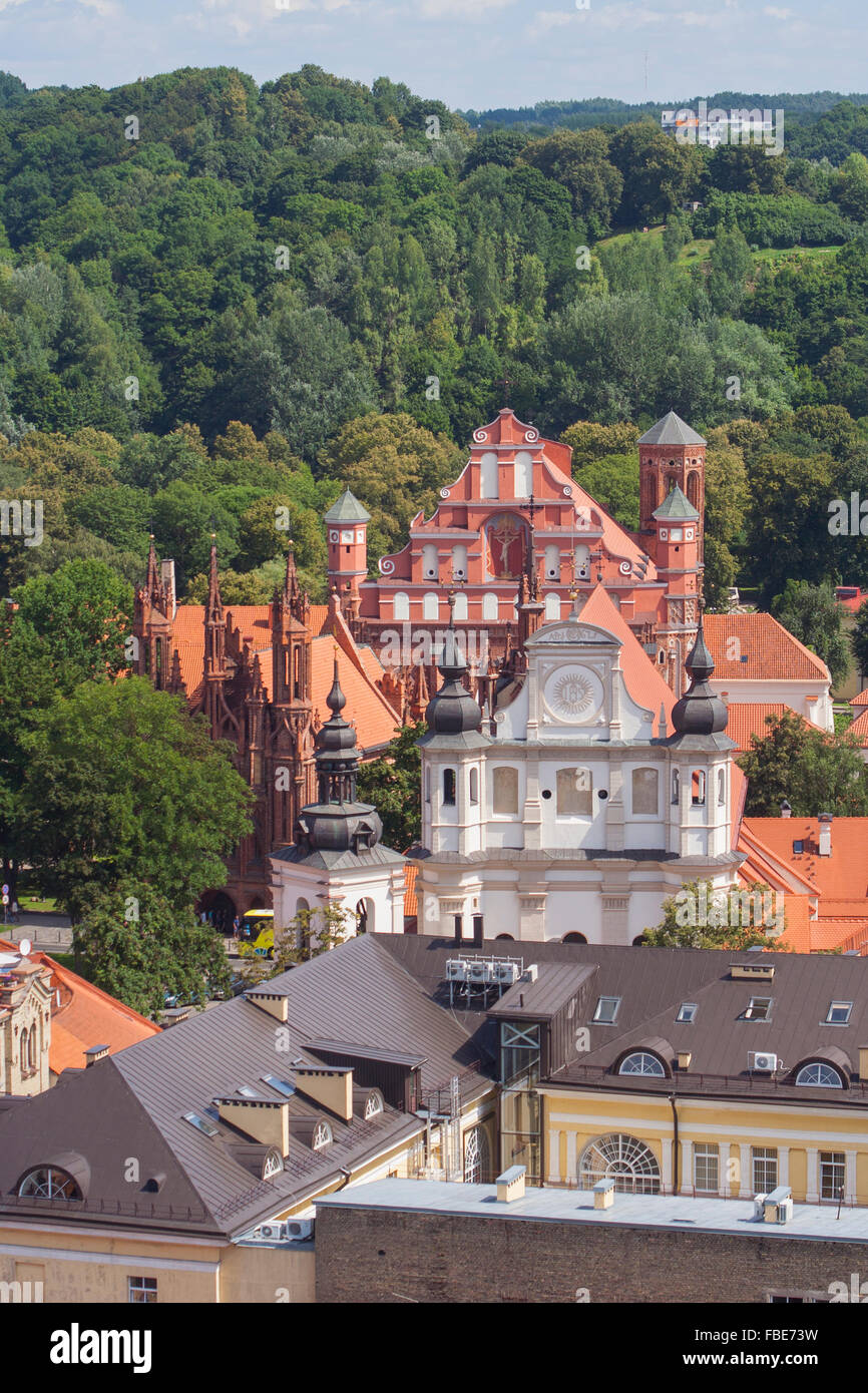 Vue sur l'église de St Anne, Bernardine Église et l'Église Heritage Museum, Vilnius, Lituanie Banque D'Images