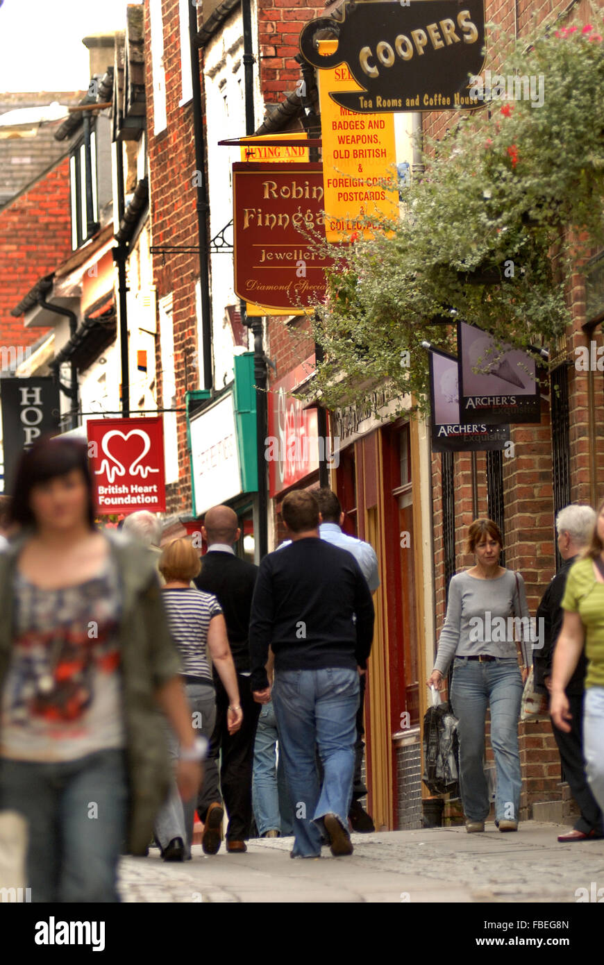 Shoppers on Poster Chambre Wynd, Darlington Banque D'Images