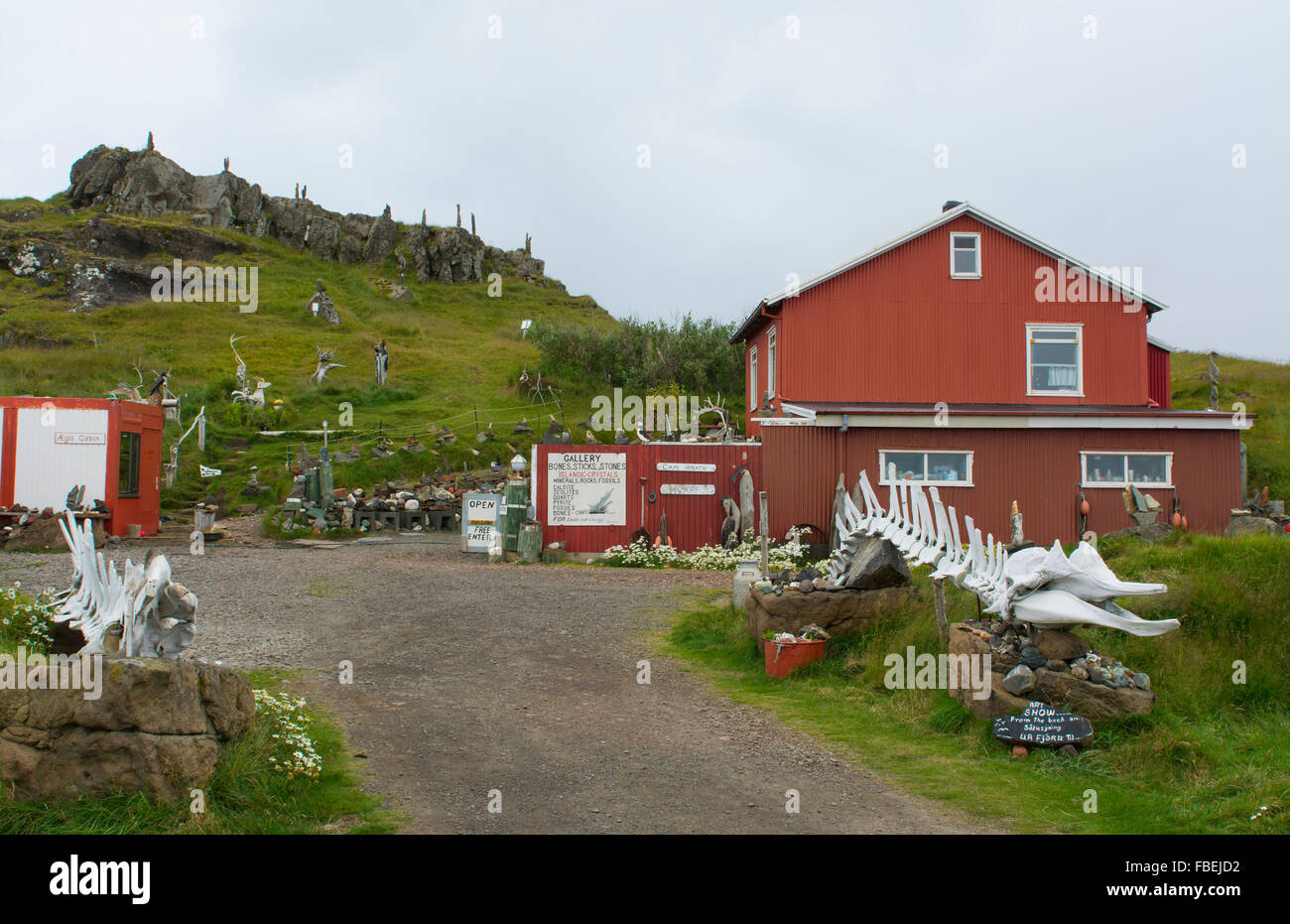 Djupivogur Islande musée eccentic avec petits os de baleines et la vente de petits souvenirs dans l'Est de l'Islande Banque D'Images