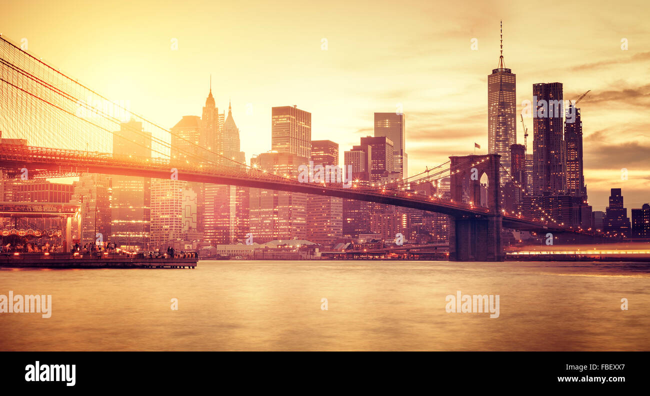 Au coucher du soleil stylisé rétro Manhattan, New York, USA. Banque D'Images
