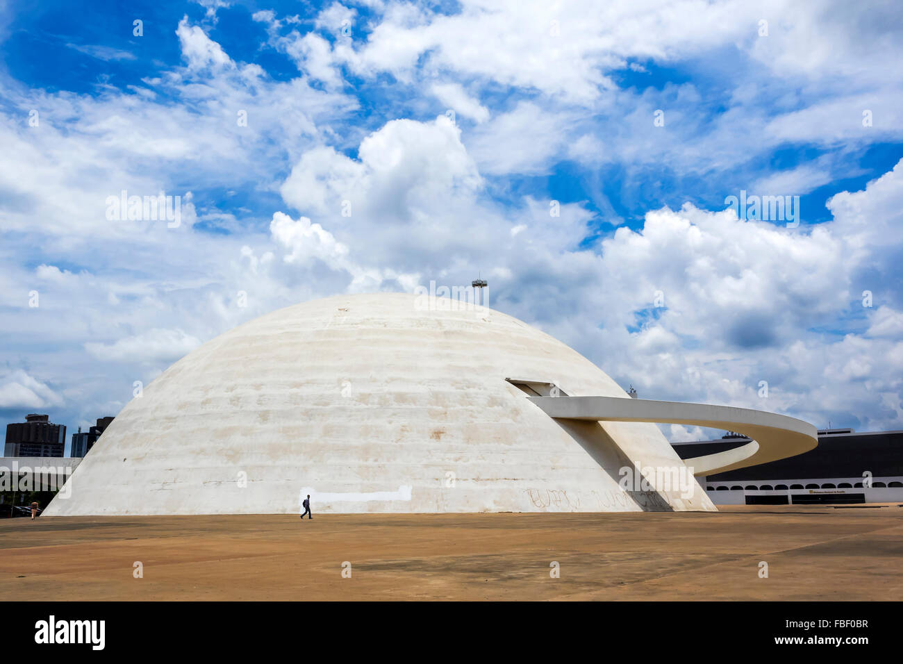 Le Musée National de Brasilia, capitale du Brésil, conçu par le célèbre architecte Brésilien Oscar Niemeyer. Banque D'Images