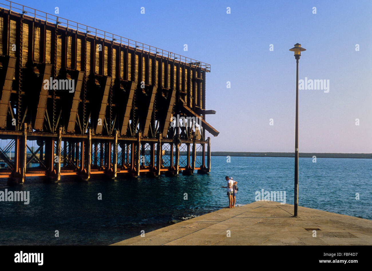 Le "câble Ingles',un pont métallique pour le chargement sur les navires des minéraux. Début du XIXc. Almería. L'Andalousie. L'Espagne. Banque D'Images