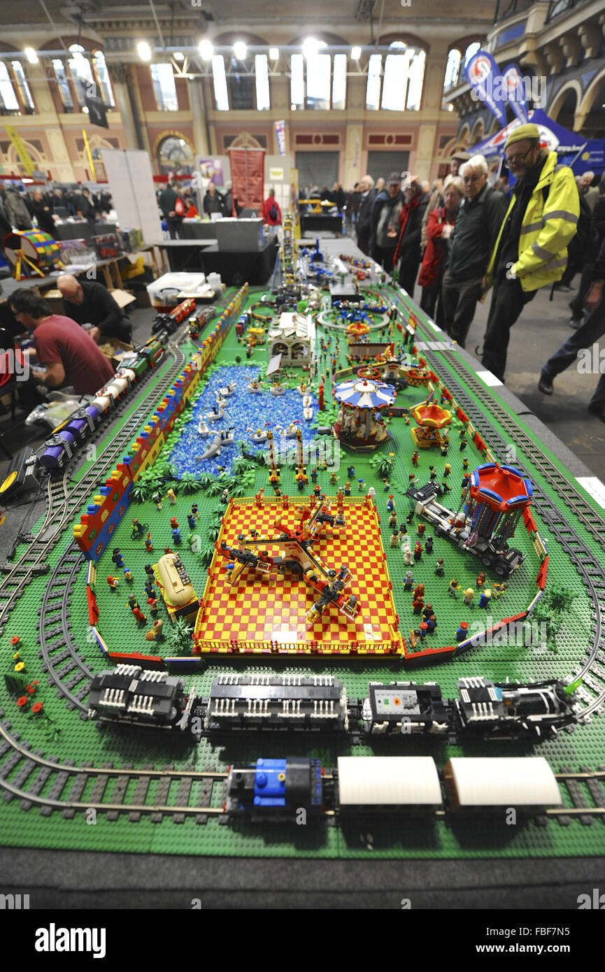 Londres, Royaume-Uni. 15 Jan, 2016. Un diorama Lego massive sur l'affichage à l'exposition de Londres l'ingénierie des modèles qui s'est ouverte aujourd'hui à Alexandra Palace, Londres. Crédit : Michael Preston/Alamy Live News Banque D'Images