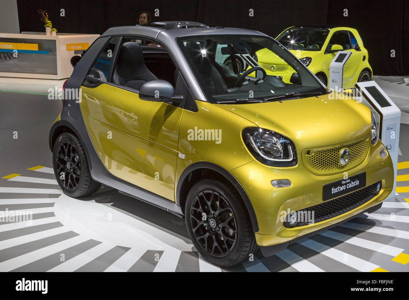 Detroit, Michigan - le Daimlere 1998 Smart city car sur l'affichage à la North American International Auto Show. Banque D'Images