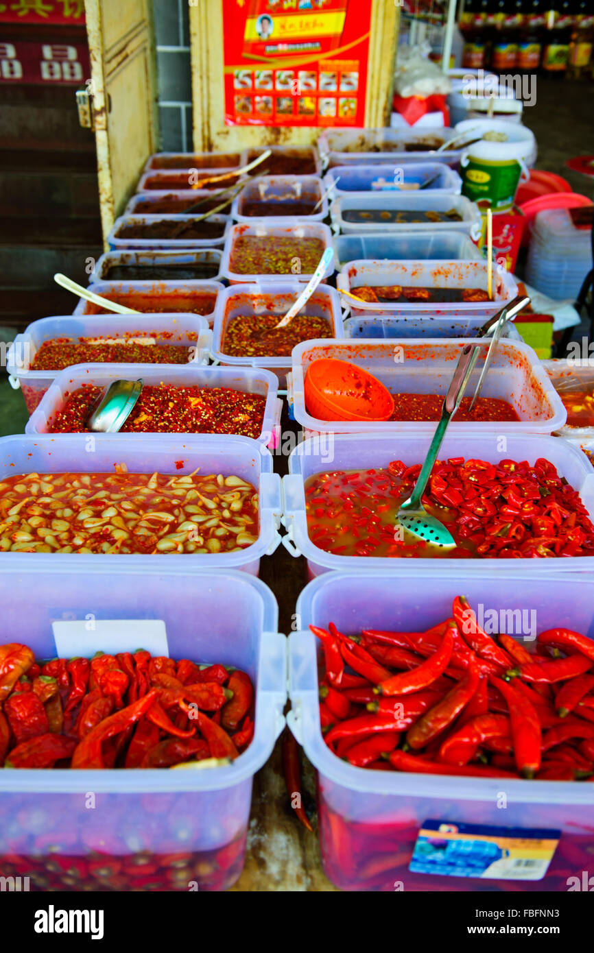 Shaxi,aliments,Marché,Légumes,épices Ingrédients médicinaux chinois de la province de Yunnan, Chine, République populaire de Chine, Chine Banque D'Images