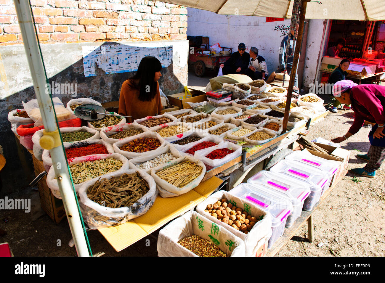 Shaxi,aliments,Marché,Légumes,épices Ingrédients médicinaux chinois de la province de Yunnan, Chine, République populaire de Chine, Chine Banque D'Images