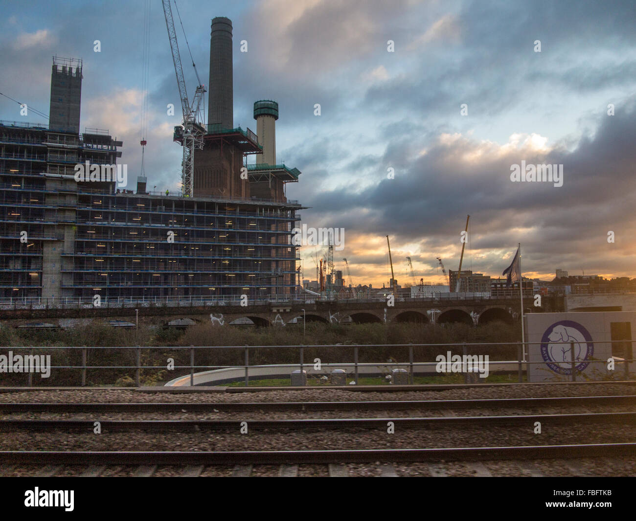 Battersea Power Station et le célèbre chien home développement Banque D'Images