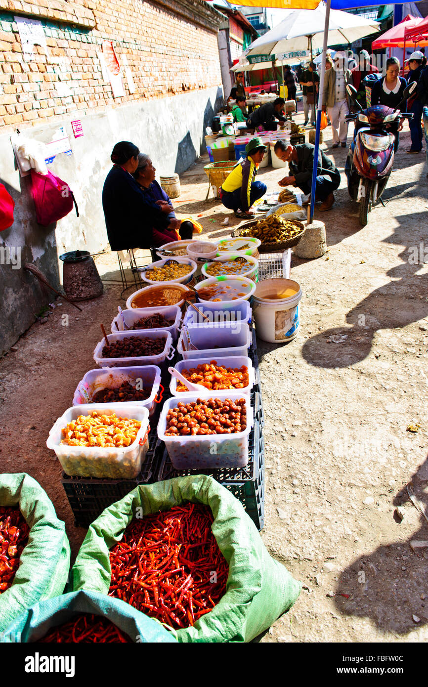 Shaxi,aliments,Marché,Légumes,épices Ingrédients médicinaux chinois de la province de Yunnan, Chine, République populaire de Chine, Chine Banque D'Images