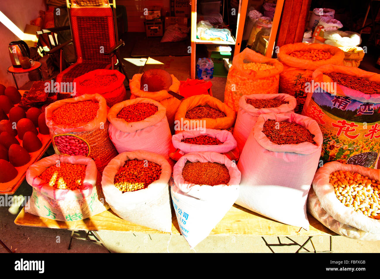 Shaxi,aliments,Marché,Légumes,épices Ingrédients médicinaux chinois de la province de Yunnan, Chine, République populaire de Chine, Chine Banque D'Images