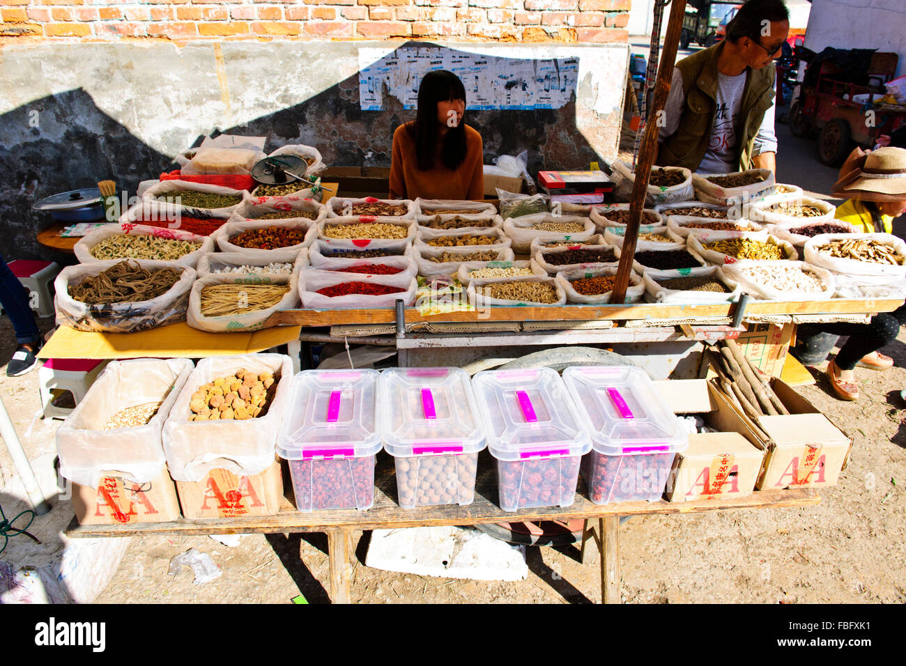 Shaxi,aliments,Marché,Légumes,épices Ingrédients médicinaux chinois de la province de Yunnan, Chine, République populaire de Chine, Chine Banque D'Images
