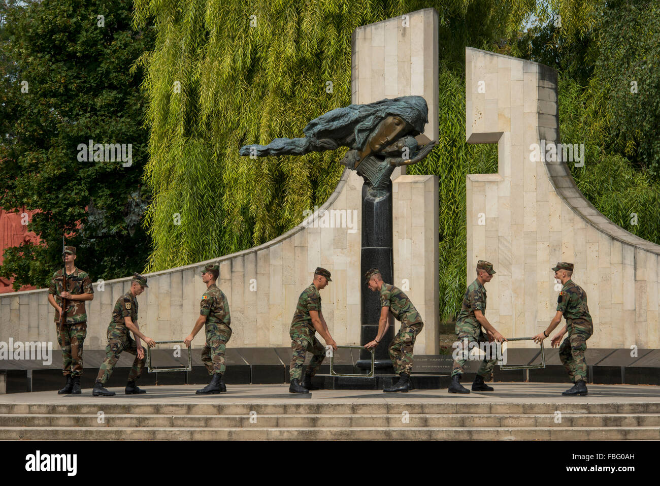 Répétition pour les soldats commémorations de l'indépendance, la guerre d'édifices commémoratifs Eternitate, Chisinau Banque D'Images