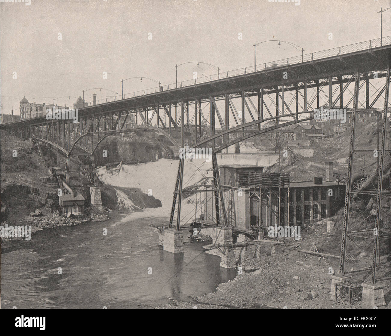 Monroe Street Bridge et Lower Falls, Spokane, Washington, antique print 1895 Banque D'Images