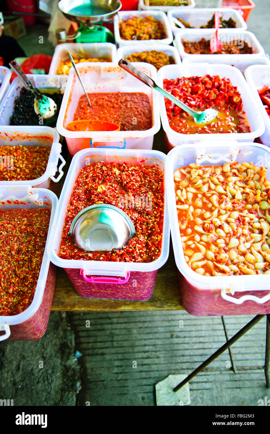 Shaxi,aliments,Marché,Légumes,épices Ingrédients médicinaux chinois de la province de Yunnan, Chine, République populaire de Chine, Chine Banque D'Images