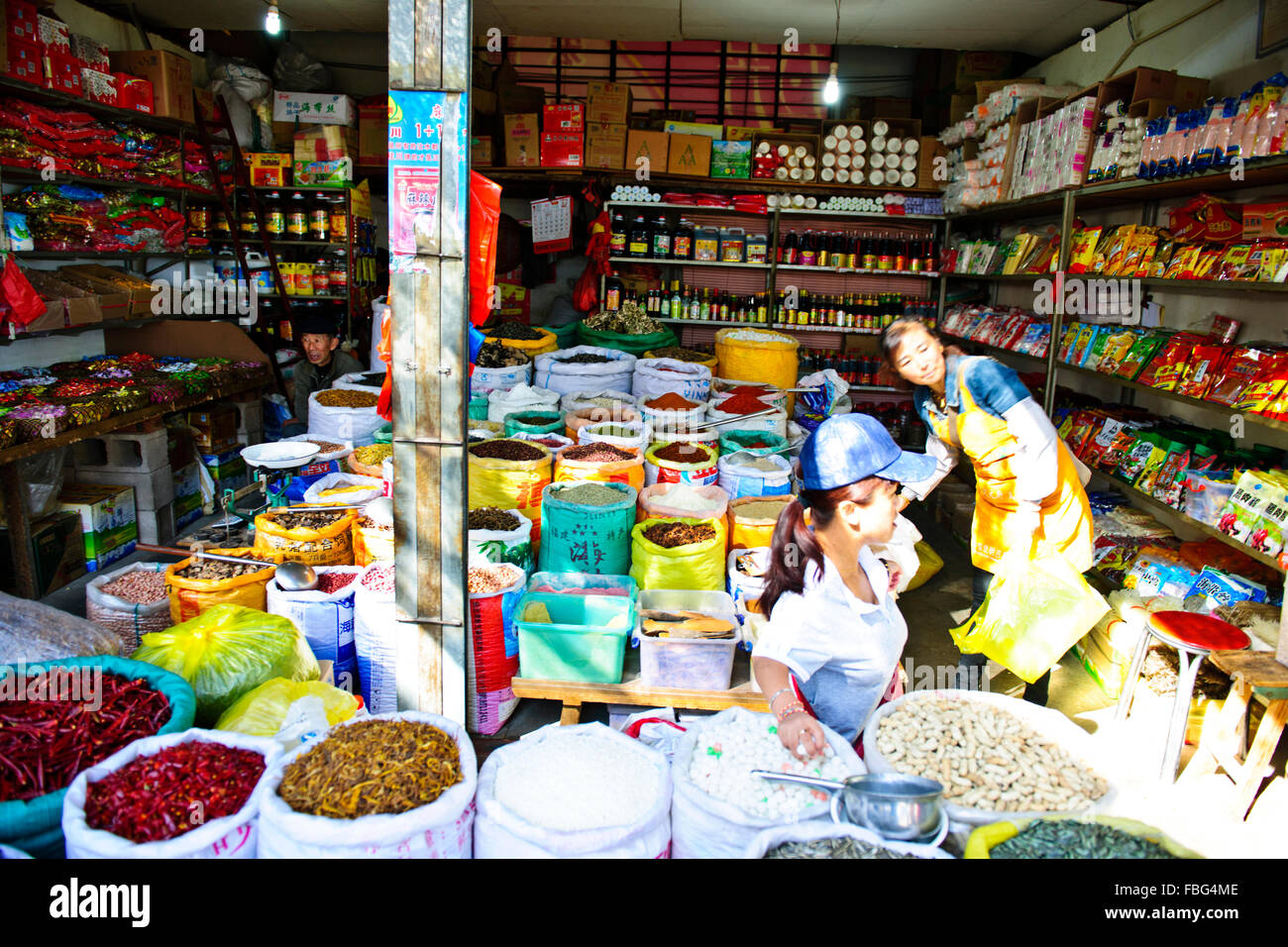 Shaxi,aliments,Marché,Légumes,épices Ingrédients médicinaux chinois de la province de Yunnan, Chine, République populaire de Chine, Chine Banque D'Images