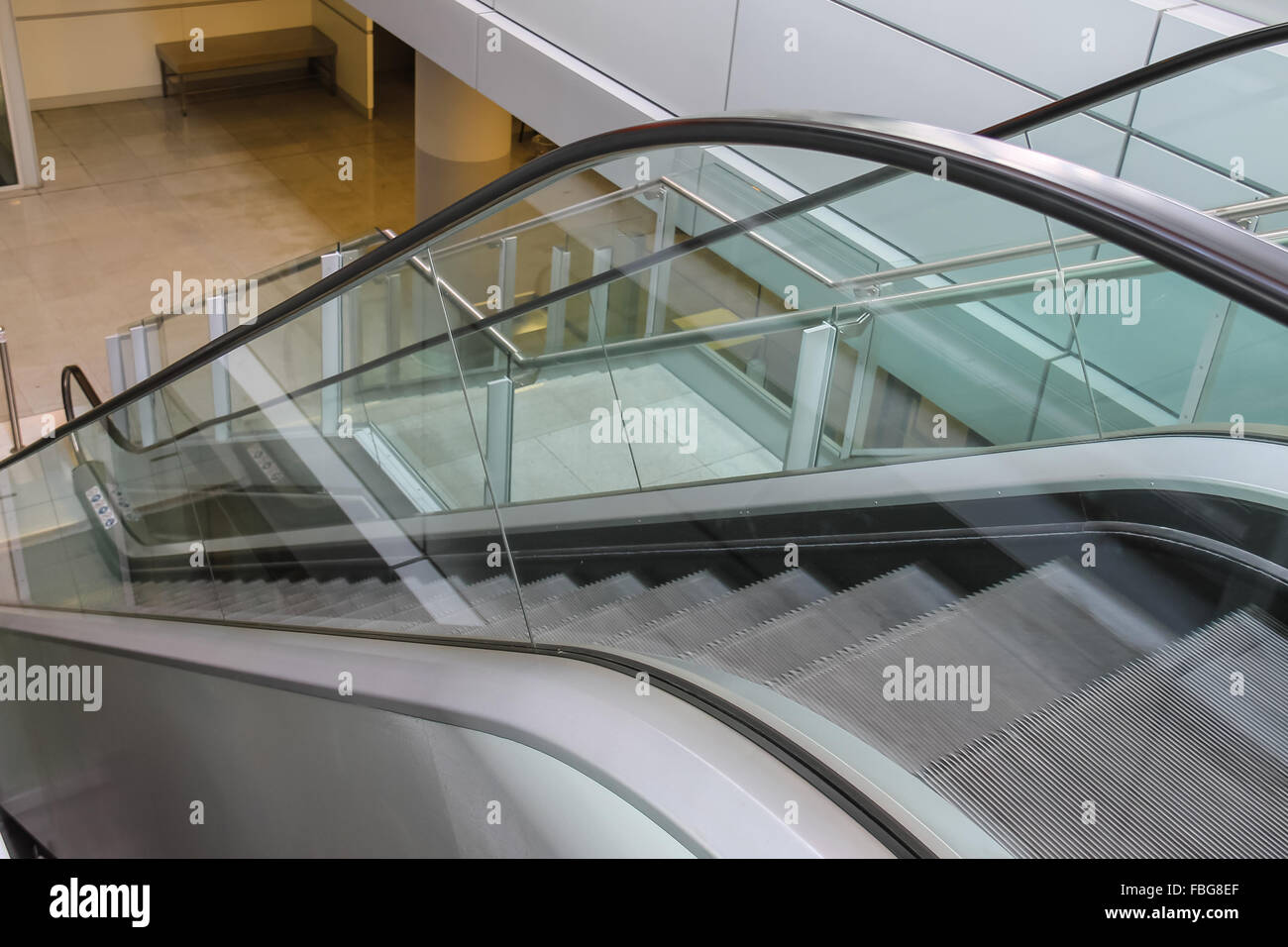 Escalier moderne. Vue latérale de haut en bas Banque D'Images