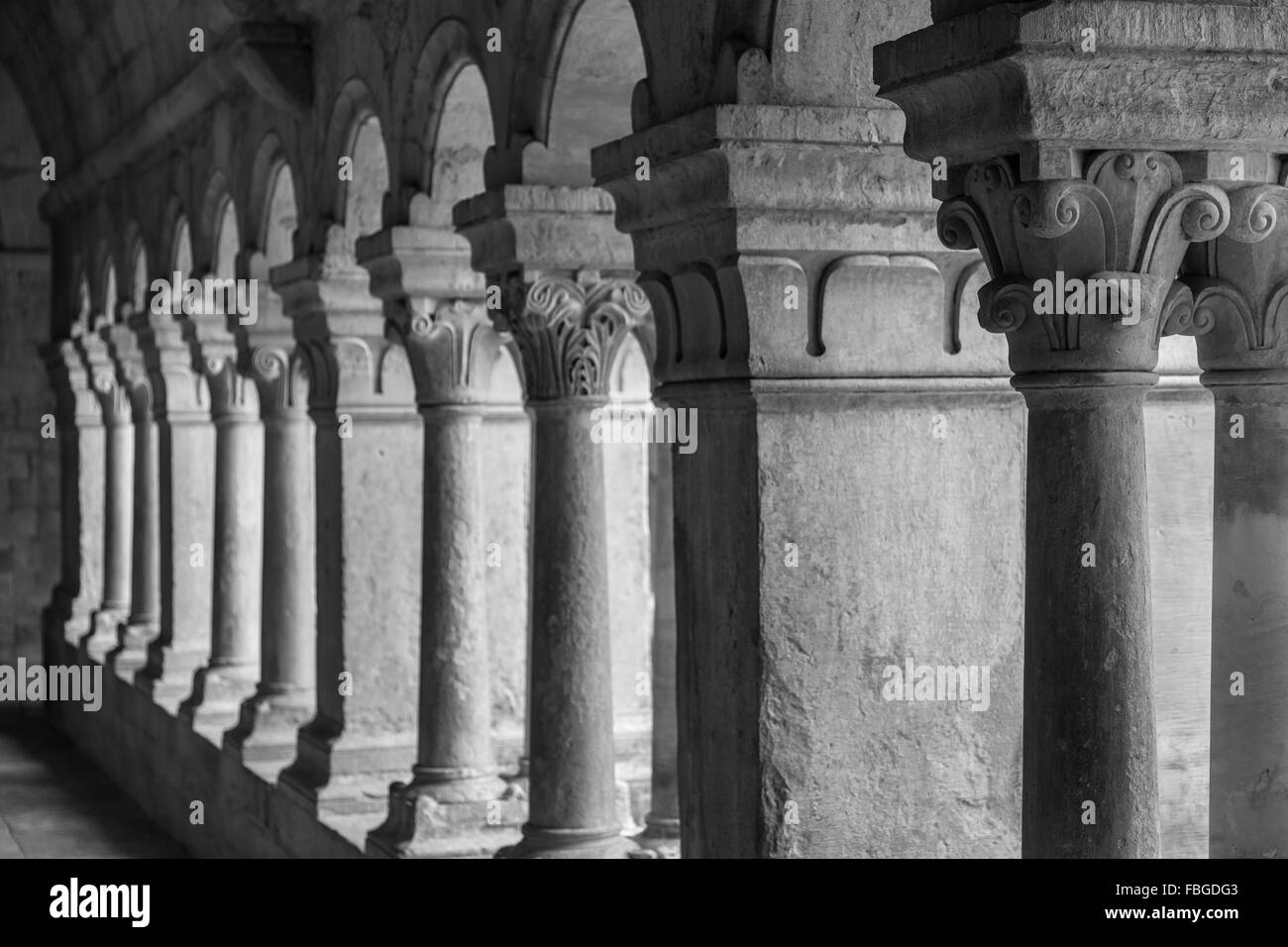 France, Provence. Abbaye de Sénanque du corridor de détail. Plus de 800 ans d'histoire dans cette photo. Banque D'Images