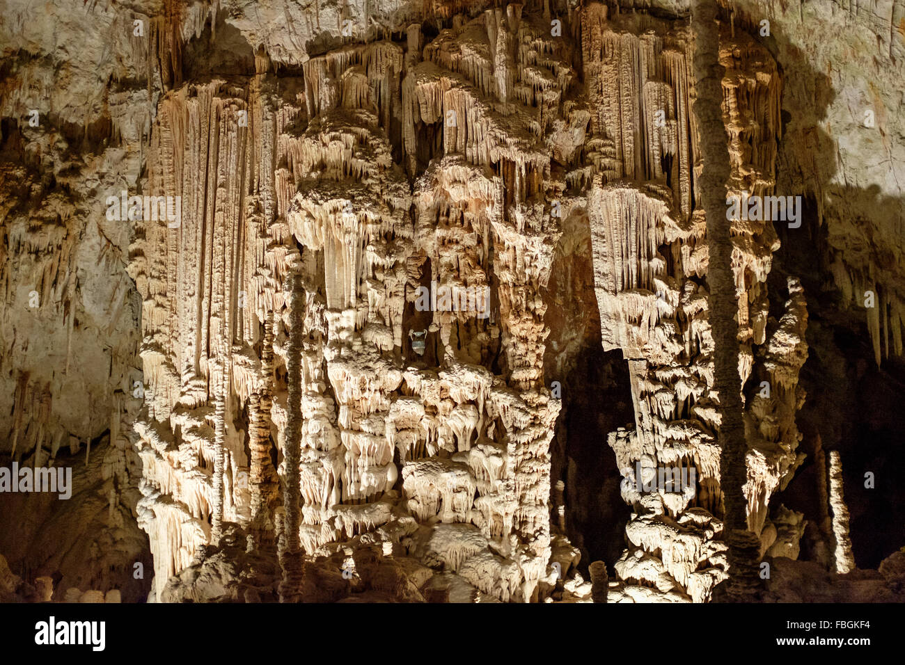 L'Aven d'Orgnac chambres souterraines et formations de cristaux dans l'Ardèche, France Banque D'Images
