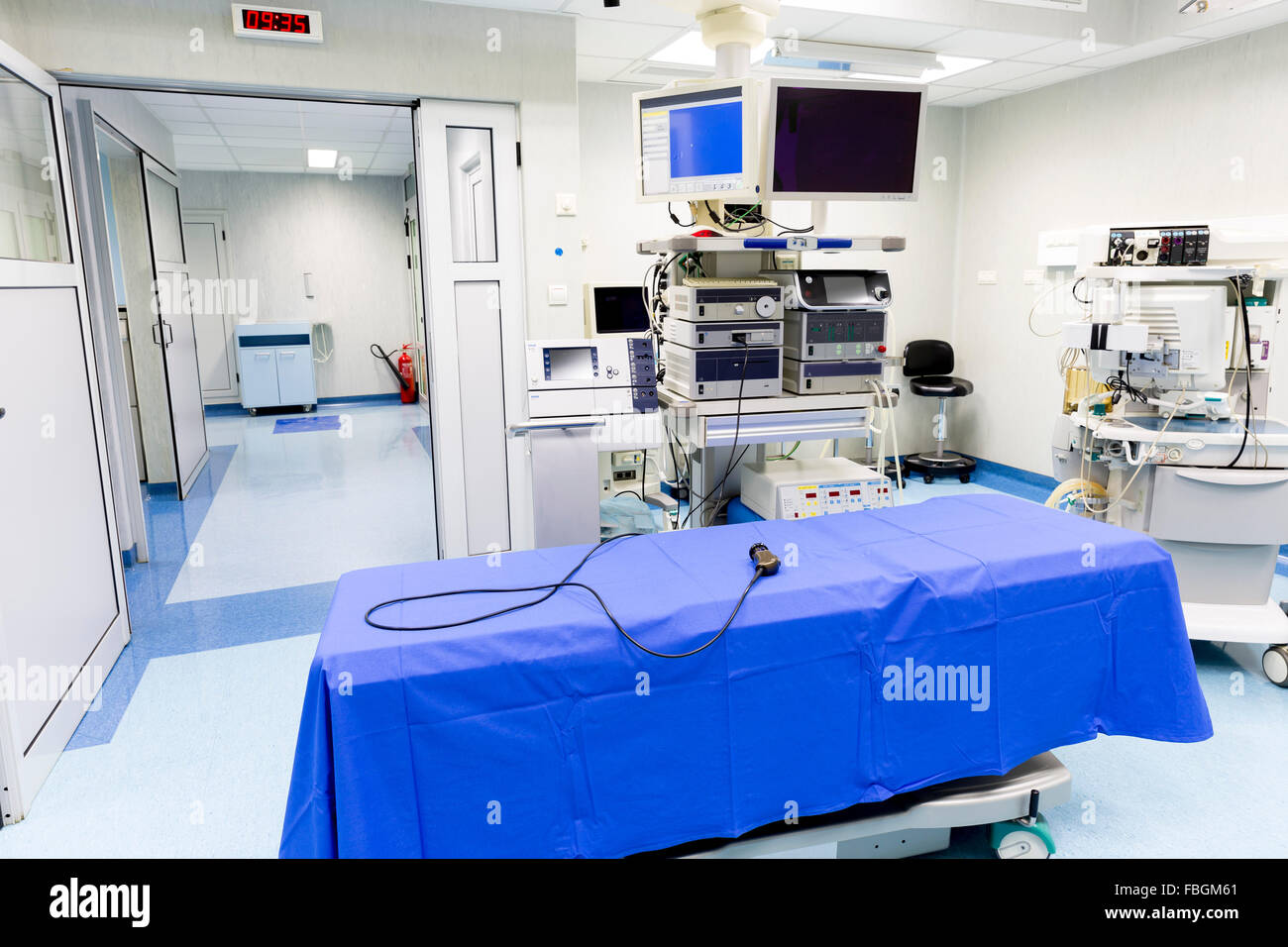 Nouvelle salle d'opération dans un hôpital moderne. Banque D'Images