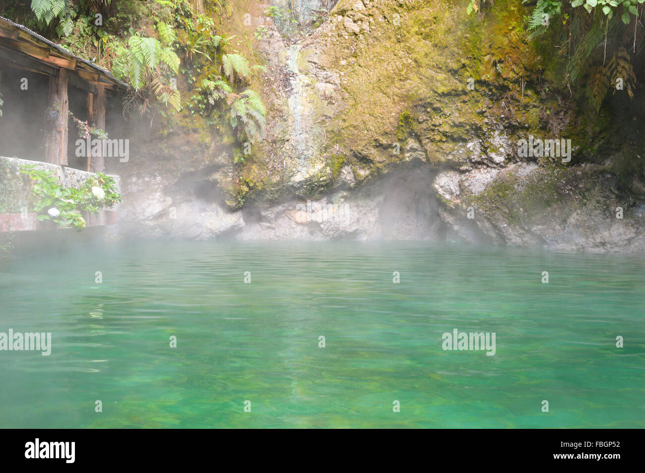 Piscine naturelle de Fuentes Georginas hot springs près de Zunil et de Quetzaltenango, Guatemala Banque D'Images