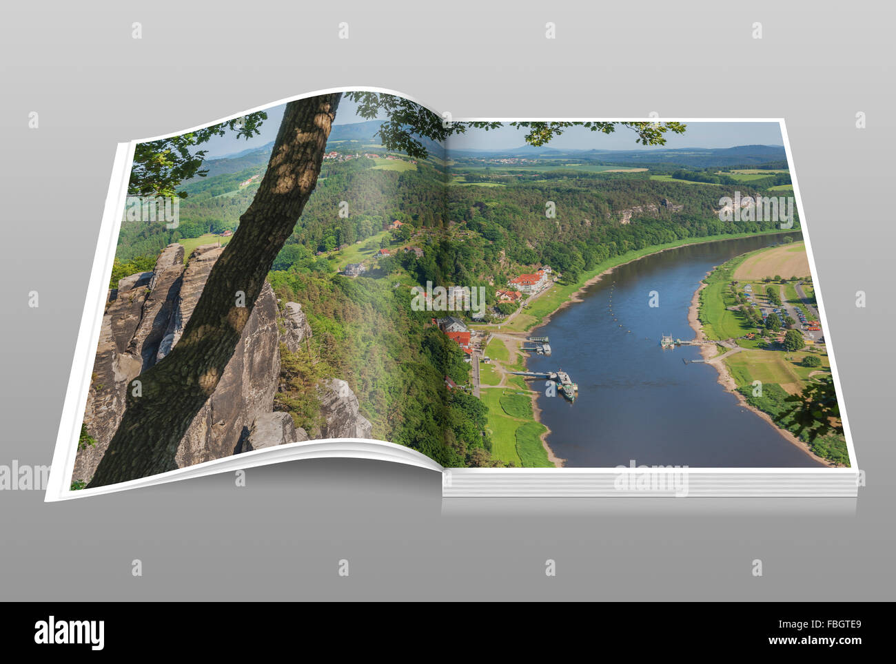 Vue de la formation rocheuse Bastei (Bastion) à la santé resort Rathen et l'Elbe, Saxe, Allemagne, Europe Banque D'Images