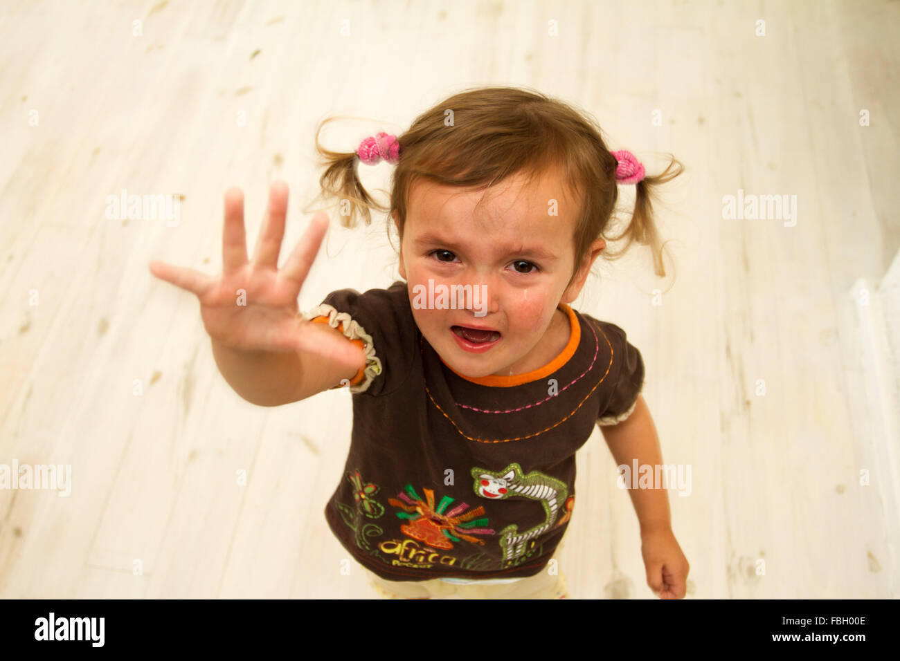 Bebe Fille Agee De 2 5 Ans Jetant Une Colere Photo Stock Alamy